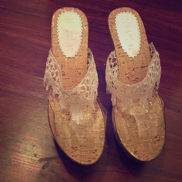 Lace platform shoes - Picture 1 of 3